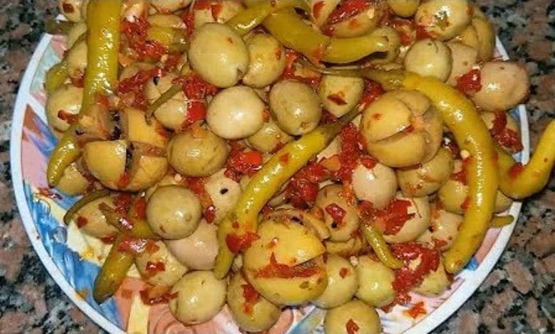 طريقة تخليل الزيتون الأخضر مع الليمون والفلفل